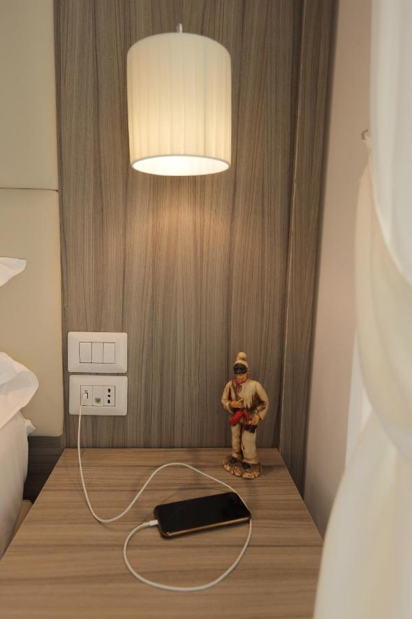 Deluxe Double Room,1466586356:JPEG